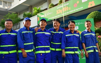 TP.HCM tặng 7.500 vé máy bay, tàu xe cho công nhân về quê đón tết