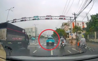 Vượt đèn đỏ, tài xế taxi bị phạt nặng