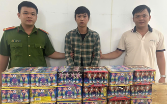 Bắt giữ 2 vụ mua bán pháo nổ trái phép tại xã Xuân Thới Sơn, TP.HCM
