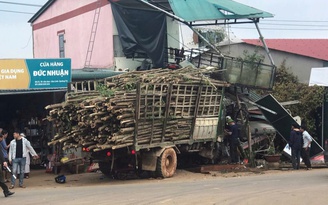 Quảng Trị: Tai nạn giữa xe tải và xe máy, bé 5 tuổi tử vong, nhiều người bị thương