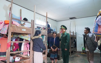 Dựng mái nhà nghĩa tình giữa 2 bờ biên giới