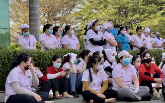 Nhà máy ở TP.HCM thông báo đóng cửa trước tết, công nhân ngừng làm việc chờ hỗ trợ