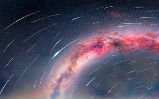 Đêm giao thừa đón năm mới 2026, người Việt ngắm 'pháo hoa vũ trụ' bí ẩn