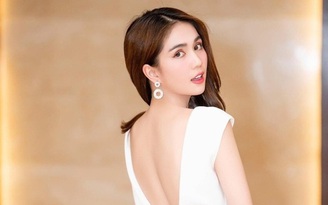 Khoe trọn lưng thon với đầm hở lưng