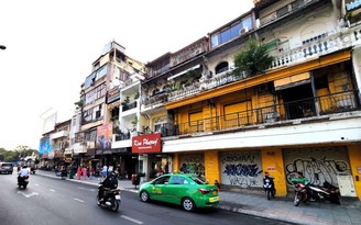 TP.HCM sơn lại nhà mặt tiền đường Lê Lợi dài gần 1 km