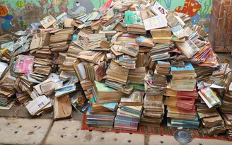 Hàng trăm ngàn sách giáo khoa đến với học sinh vùng lũ