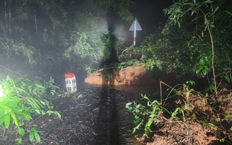 Đèo Gia Bắc lại sạt lở nghiêm trọng, giao thông trên QL28 ách tắc