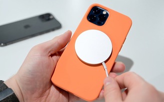 iPhone 17 Pro phát tiếng nhiễu bí ẩn khi sạc khiến người dùng hoang mang