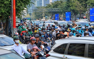 Chiều 31.12, dòng người đổ về trung tâm TP.HCM countdown đón giao thừa 2026