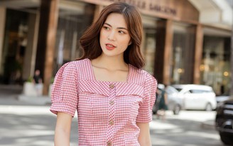 Áo cổ vuông tôn bờ vai mảnh mai, gợi nét nữ tính êm ái