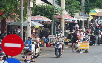 Để vỉa hè, lòng đường ở TP.HCM không bị 'nuốt chửng'