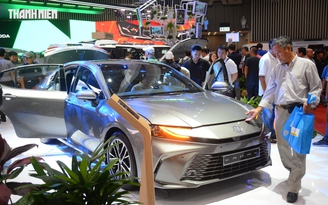 Giá bán giảm mạnh, xe Toyota tại Việt Nam hút khách mua