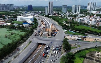 Bất động sản Đông - Tây TP.Hồ Chí Minh, kẻ tám lạng người nửa cân