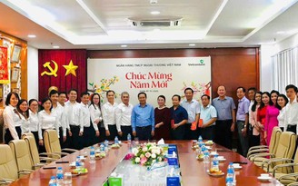 Bí thư Tỉnh ủy tỉnh Long An đến thăm và chúc Tết tại Vietcombank Long An 