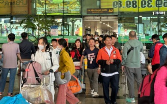 Hối hả trở lại sau tết