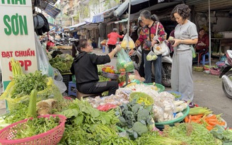 Rau xanh, thực phẩm ê hề sau tết