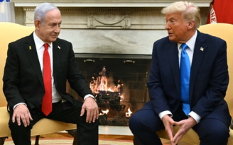 Ông Trump được tặng máy nhắn tin bằng vàng, ca ngợi 'chiến dịch tuyệt vời' của Israel