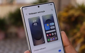 Samsung 'khoe' One UI 7 và Galaxy S25 với người dùng iPhone