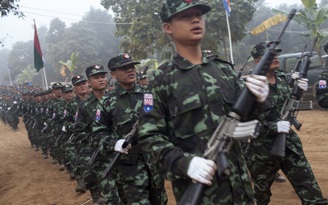 Binh sĩ Myanmar chạy sang Thái Lan vì bị nhóm vũ trang đối lập tấn công căn cứ