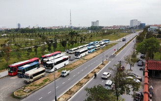 Đoàn xe 'hành quân' đưa hàng ngàn học sinh tham gia Tư vấn mùa thi