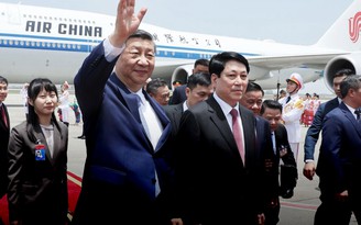 Chủ tịch nước Lương Cường đón Tổng Bí thư, Chủ tịch nước Trung Quốc Tập Cận Bình