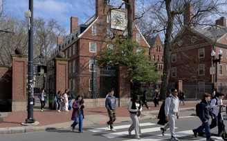 Harvard nắm ngân quỹ khổng lồ, có đáng lo nếu ông Trump cắt tài trợ?