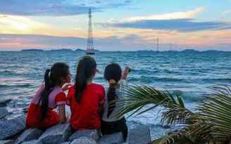 Đảo ngọc đã 'rũ bùn đứng dậy sáng lòa'