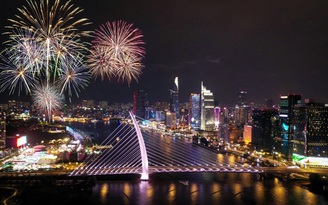 21 giờ 30 tối nay, TP.HCM bắn pháo hoa, trình diễn drone và 3D Mapping