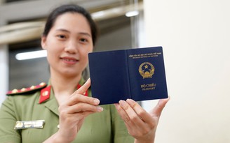 Bộ Công an: Không cần làm lại hộ chiếu khi sáp nhập tỉnh