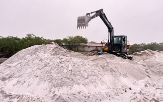 Vụ bắt quả tang 'điểm nóng' khai thác cát lậu: 'Phải xử lý nghiêm để làm gương'