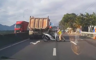 Xác minh một người 'thông chốt' kiểm soát, suýt tông lực lượng CSGT