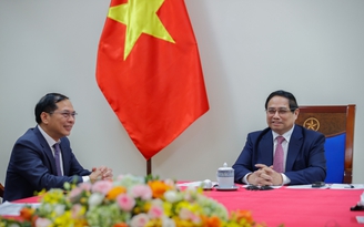 Thủ tướng Phạm Minh Chính điện đàm với Thủ tướng Malaysia Anwar Ibrahim