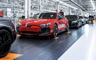 Nhiều hãng ô tô tạm dừng xuất khẩu xe vào Mỹ do thuế tăng