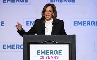 Bà Harris công kích 100 ngày đầu nắm quyền của ông Trump
