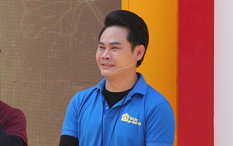 MC Hồng Phúc bật khóc kể quá khứ bán nhà chữa bệnh cho con trai