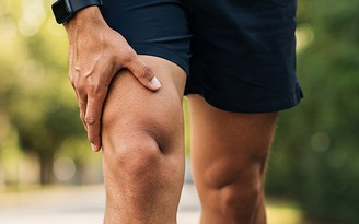 Có nên tiếp tục tập chạy bộ khi đau chân?