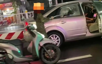 Xác minh clip người phụ nữ 'tạt đầu ô tô, đập bể kính xe'