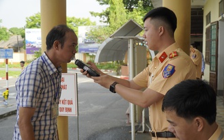 CSGT Quảng Bình sát hạch lái xe: Thí sinh được đo nồng độ cồn