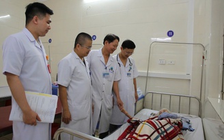 Cành cây nằm trong lồng ngực cụ bà 95 tuổi hơn 2 năm