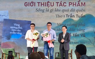 Ra mắt tập thơ và tiểu thuyết của hai nhà báo do NXB Đà Nẵng ấn hành