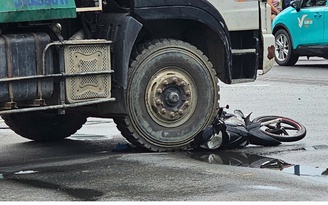 Xe ben cuốn người phụ nữ vào gầm, tử vong thương tâm