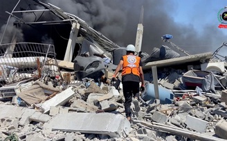 Gia đình bác sĩ tại Gaza mất 9 người con trong vụ không kích