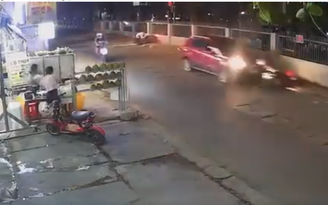 Đồng Nai: Ô tô tông liên hoàn 2 xe máy, nạn nhân bị hất tung lên cao