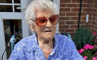 Cụ bà lớn tuổi nhất thế giới nói bí quyết sống lâu là 'không tranh cãi'