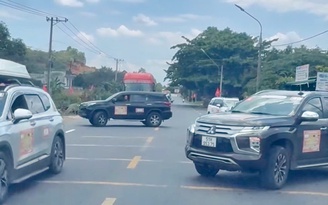 Xác minh vụ dùng 2 ô tô chắn ngang QL20 để đoàn xe doanh nhân qua đường