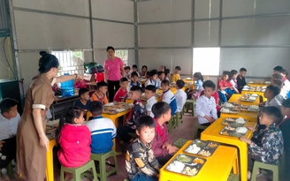 Xây nhà ăn cho học sinh trường vùng biên cương