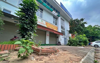 Hà Nội: Cảnh nhếch nhác ở trung tâm thương mại dự kiến làm trụ sở phường mới