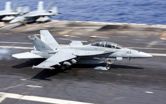 Tiêm kích F/A-18 thứ hai rơi khỏi tàu sân bay Mỹ trong một tuần