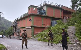 NÓNG: Ấn Độ tấn công vào Pakistan, Islamabad đang đáp trả