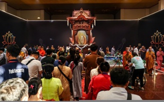 Bất ngờ lượng người chiêm bái xá lợi Phật và xá lợi bồ tát Thích Quảng Đức